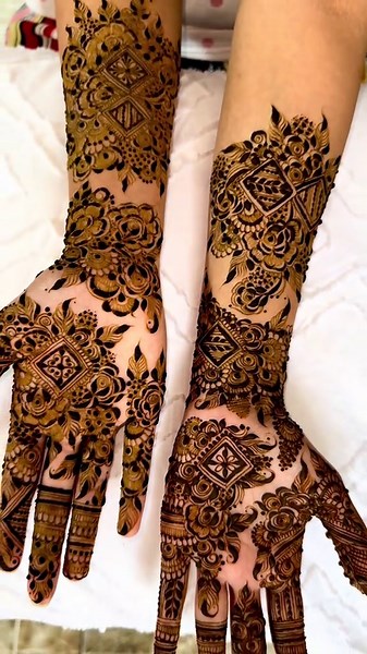 Custom Henna Designs by Client Request | Henna Artist Near Me