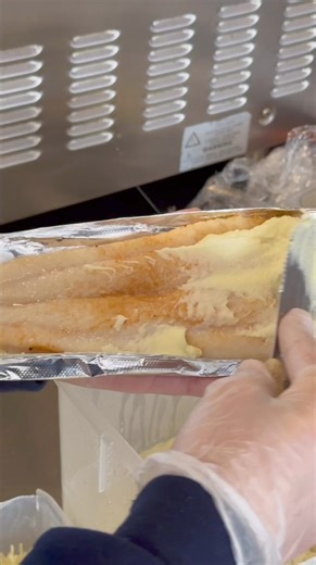 Make Fish Mornay with us! 🐟😍 Mornay sauce topped with a mountain of parmesan cheese 🧀 #acesseafoodermington #fishmornay #mornay #fishandchips #fishshop #fishandchipshop #seafood #seafoodinsydney #sydneyseafood | Ace's Seafood