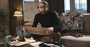 Pseudoscience Conspiracy Theory Man Tinfoil Hat: vídeo stock (100% livre de direitos) 3467830239 | Shutterstock