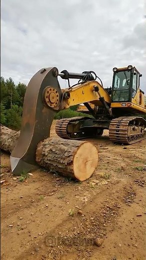 Log Splitting Powerhouse#ExcavatorAxe #LogSplitting---