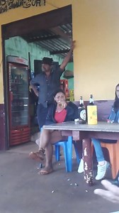 3.4M views · 44K reactions | Ela chamou atenção de todos com sua linda voz. Sandra a Cantora de Bar de Dourados. #modaosertanejo #modaraiz #coversertanejo #sertanejar #sertaneja #sertanejotop #modaraizsertaneja #sertanejoantigo #sertanejoraiz #sertanejomodao | Jornal Popular Serro-MG | Facebook