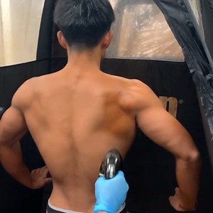 Don’t leave your Competition Tan up to just anyone... Go with the Pros @protan_official!💪🏻💪🏼💪🏽 . Pro Tan strives to create (& continually improve) products that help you Shine On Stage!💯 @mrprotan has dedicated himself to the Art of Competition Tanning since 1987 & his Team of Trained #protanchicas will have you looking Flawless & Ready to Go!🏆 . 👉PROTANUSA.com👈 | Pro Tan