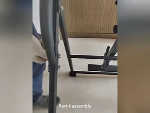 VEVOR Inversionstisch Inversionsbank, 136 kg belastbar, Multifunktionsgerät Rückentrainer, klappbares Krafttrainingsgerät mit Kopfstütze, Knöchelverriegelung, verstellbarem Schutzgurt, Orange/Schwar