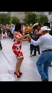 1.2K views · 10K reactions | DONDE ESTARA EL MUÑECO DONDE SE HABRA METIDO #viralreels #viralreelsfb #viralreelschallenge #PlazaLibertad #ElSalvador | Carlos Mauricio Miranda | Facebook