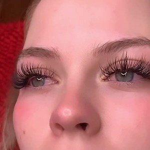 Dream Flower Lashes on Reels