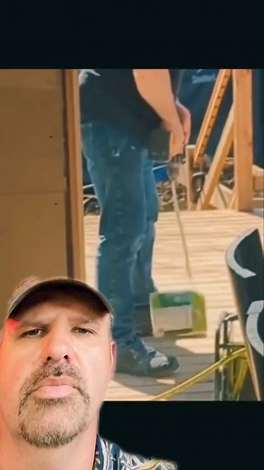 Paint stirring lifehack 😂 #viral #homerepair #lifehack #handyman #remodel #construction #homerenovation #realestate #design #entrepreneur #interiordesign #hardwork #woodworking #renovation #homedecor #tools #diy #carpentry #work #asmr #designer #homemade #engineering | ChrisGarage78