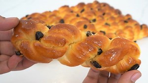 45K views · 1.3K reactions | Soft and fluffy Raisin Twisted Bread | Savor Easy | Facebook