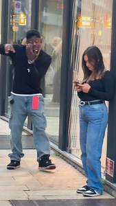 20M views · 375K reactions | I put a smile on her face #smile #kindness #florence #firenze #reels #italy #duomo #fyp #viralvideos #fypシ #reelsinstagram #reelsinstagram | Heis Snooplillo | Facebook