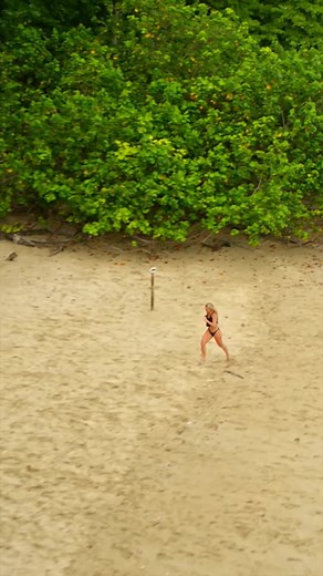 Contestant DEVOURS bugs to win $5,000 The Raft, streaming on #Discovery JioTV! | JioTV