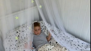 Zeke and Zoey Kids Hanging Bed Canopy for Girls Bed or Boys with Glow in The Dark Stars, The Bed Netting Stars Will Light up Your Child’s own Galaxy. Ideal Bedroom Decorative Tent