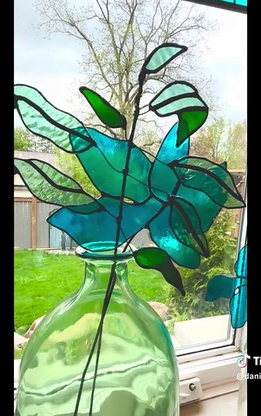 Making progress on my stained glass botanicals 🌱 #stainedglass #stainedglassart #botanicals #modernflowers #floralarrangements #tiffanyglass #boltonartden #dania #glassart #fyp #f #foryoupage