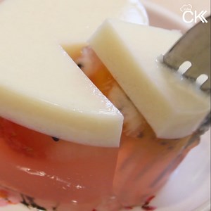 Cách làm rau câu trái cây giòn béo hấp dẫn giải nhiệt ngày hè - CKK ♨ CÔNG THỨC RAU CÂU TRÁI CÂY NGON: - 500g Trái cây: thanh long, xoài, kiwi, dâu - Đường rau câu (ĐRC): 25g bột rau câu, 150g đường, xíu muối - Rau câu sữa: 450ml sữa tươi, 100g sữa đặc, 40g ĐRC - Nước rau câu: 1.6L nước, 135g ĐRC (phần còn lại), vỏ thanh long #CKK chúc các bạn làm #RauCauTraiCay #RauCau thành công! ⛄ | Món Ngon Dễ Làm