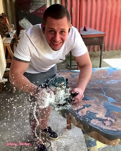 #epoxy #woodepoxy #epoxyresin #customtable #woodworkz #woodcraft #handmade #slabwood #slabtable #workshop #woodart #epoxywood #woodworker