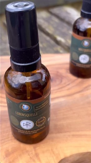 🌈 Entdecke die Magie des Regenbogenkreises mit unseren kraftvollen Aurasprays! Unsere zwei besonderen Begleiter aus dem Shop – Lebensfrei Quelle und Herzquelle – unterstützen dich dabei, deine innere Balance und Lebensfreude neu zu entfalten. ✨ Besonders die Lebensfrei Quelle ist deine ultimative Quelle für mehr Vitalität, Freiheit und Lebensenergie. Dieses Auraspray reinigt, klärt und lädt deine Energie auf – ideal, wenn du dich belastet, blockiert oder erschöpft fühlst. Es schenkt dir Kraft, 