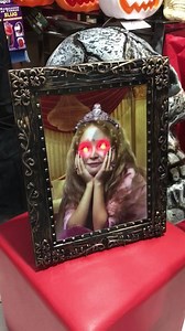 Confira alguns de nossos eletrônicos de Halloween no vídeo abaixo. Confira também diversos outros itens para decoração e fantasias no álbum👉🏻 Halloween 2017🎃 📍Nosso endereço: Marques do Herval, 184 - Centro - São Leopoldo 📞: (51) 3566-0252 | Decorfest