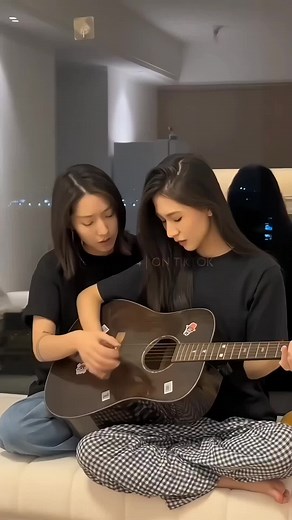 . ||#fyp #gl #girlslove #wlw #lgbtq #lesbian #sapphic #fypシ #FORYOU #foryou #foryoupage #trending #viral #blowthisup #xien04