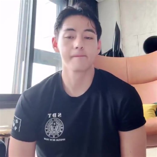 Kim Taehyung on Weverse | Maxine HyunJeon