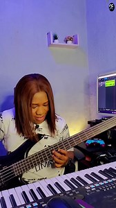 Beautiful worship bass fills, licks and passing notes 🔥🎸🥰 | BassLady