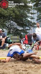 Kiernan Delaney counters Gabriel Travis' throw attempt for one #gabrieltravis #willcountywarriors #kiernandelaney #tossemupwrestlingacademy #124lbs #chicagowrestlingclub #dayatthebeach, #northavenuebeach #chicago | The Wrestling Spot