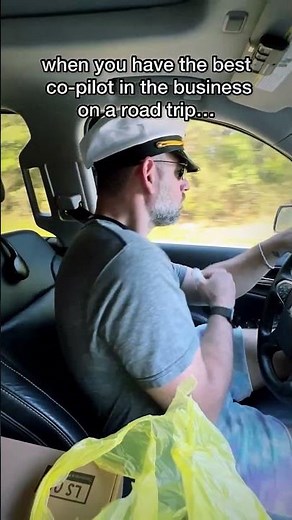 the no-look reach around, veteran parent move 💯👩🏼‍✈️