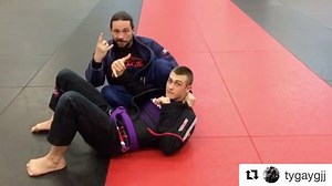 What's up, Bro? The Bro hand shake armlock. That's what's up? Go train! Repost: @tygaygjj #jiujitsu #jiujitsumag #bjj #technique #tutorial #armbar #video #jiujitsulifestyle #bjjlifestyle #gentleartmedia #oss | Jiu-Jitsu Magazine