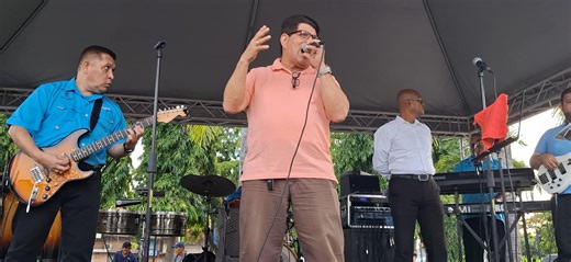 Fiesta del adulto mayor en el parque central de puerto cortes-amenizo Agrupación Décadas HN | Orquestas Hondureñas