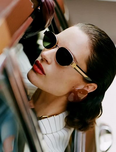 Falling for you…. A cool-girl frame where every detail counts - effortlessly flattering, endlessly wearable.💛 With a subtle cat-eye oval silhouette, crafted in 22-karat gold plated golden honeycomb detail, set into glossy black acetate.💛🧿 🚨 𝑨 𝒈𝒆𝒏𝒕𝒍𝒆 𝒓𝒆𝒎𝒊𝒏𝒅𝒆𝒓 𝒕𝒐 𝒖𝒔𝒆 𝒚𝒐𝒖𝒓 𝑽𝒊𝒔𝒊𝒐𝒏 𝑪𝒂𝒓𝒆 𝑩𝒆𝒏𝒆𝒇𝒊𝒕𝒔 𝒃𝒆𝒇𝒐𝒓𝒆 𝒊𝒕 𝒆𝒙𝒑𝒊𝒓𝒆𝒔 𝒊𝒏 𝑫𝒆𝒄𝒆𝒎𝒃𝒆𝒓 2025. #matadoreyeworks #sunglasses #dtmilton #halton #boutiqueshopping #since2014 #shopsmall #supportlocal