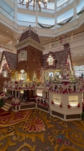 A quick walk through the Grand Floridian lobby to see it fully decorated for the holidays! | See WDW