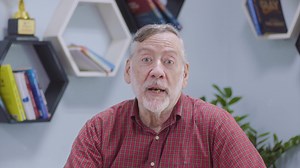 Chìa khóa để học giao tiếp tốt là có môi trường giao tiếp thường xuyên để có thể nói và thực hành phản xạ mỗi ngày. Nếu bạn chưa có môi trường nói tốt, khóa học tiếng Anh giao tiếp online 1 kèm 1 tại Freetalk English mà tôi đang giảng dạy là một gợi ý tốt cho bạn. Mỗi ngày, bạn sẽ được trò chuyện và giao lưu trực tiếp với giáo viên với nhiều kinh nghiệm sống cũng như chuyên môn công việc, người có thể giúp bạn sửa lỗi phát âm trực tiếp và cải thiện giao tiếp phản xạ mỗi ngày. Chương trình với 10