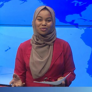 1.4K views · 4.3K reactions | Wahenga na wahenguzi hawakutupaka mafuta kwa kutumia mgongo wa chupa waliponena kuwa Ukiona vyaelea, jua vimeundwa basi na ukiviona vifate kwa mwendo wa simba ule wa tarteeeeb, kwani SIMBA MWENDA POLE NDIYE MLA NYAMA..tuishi humu #kilichoborakabisa #channeltenplus #channelten #azamtv #bbcswahili #newstyle #habari #habarimaelezo #kazinaututunasongambele | Lulu Ally | Facebook