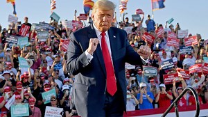 Salsa, ritmo y “baile” del candidato: el spot latino que llama a votar a Donald Trump