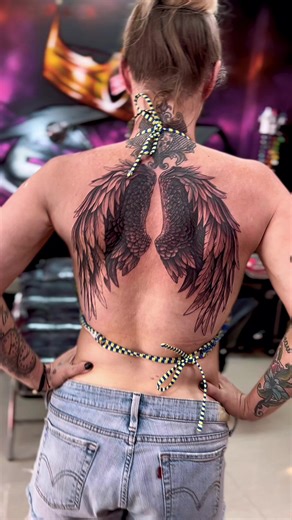 Wings of freedom 🪽 A full back angel wings tattoo designed to flow perfectly with the body. Clean linework, strong shading, and timeless black & grey style. If you’re looking for a high-quality tattoo in Phuket — this is where your story begins. 📍 Mr. Tattoo Phuket 📩 DM us for a custom quote ปีกแห่งอิสรภาพ 🪽 รอยสักหลังเต็มที่ออกแบบให้สมดุลกับสรีระ เส้นคม น้ำหนักแน่น ดูแพงและคลาสสิกทุกมุมมอง งานนี้เน้นรายละเอียด ขนนกชัดทุกเส้น ใครมองหางานคุณภาพจริง ๆ ในภูเก็ต ทักมาได้เลย 📍 Mr. Tattoo Phuket 