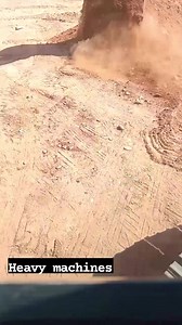 العمل اليومي #dailyworking #earthmoving #excavators #digging | Heavy Machines . آلات ثقيلة