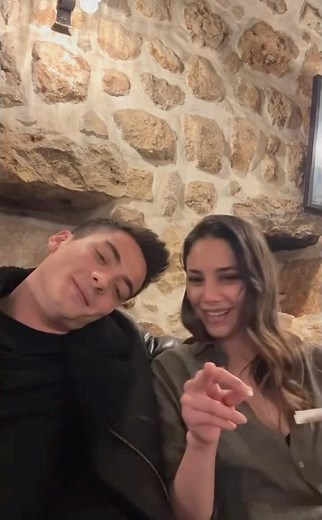 Uzak Şehir’in başarılı isimleri Atakan Özkaya ve Dilin Döğer’in eğlenceli anları. 😍