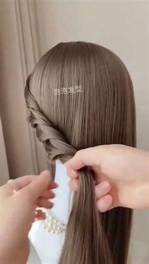 Effortless Side Updo for a Smaller Face & Festive New Year Vibe