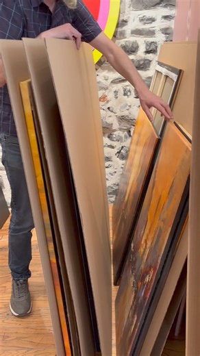 Notre exposition la plus attendue de l’année a lieu demain ! 🍾 RSVP - 19 juillet 2024 Découvrez les œuvres magistrales de Benoit Havard. Sa toute première exposition solo en Amérique du Nord, une collection étonnante de plus de 30 nouvelles œuvres d’art, sera présentée à notre galerie de Québec (24 rue du Sault-au-Matelot) du 19 au 31 juillet. Le talentueux Benoit Havard sera présent à la galerie pour le dévoilement de son exposition solo le 19 juillet à 18h. Pour nous rejoindre à notre soirée 