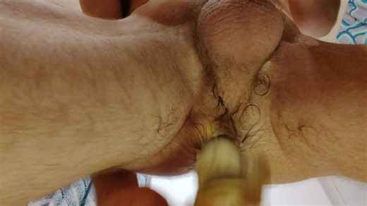 Assista por baixo de mim enquanto eu creme e gozo no meu vibrador