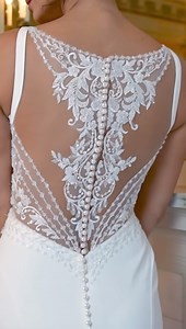 懶Elaine懶 In store now, this beautiful gown from Randy Fenoli✨...