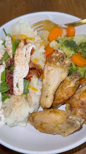 espn on and this 🏀🍗 . Yum! #basketballgamemeals #bakeswings #loadmashpotatoes #louisianacontentcreators #loweffortmeals #Louisianamoms | Mykel Trent