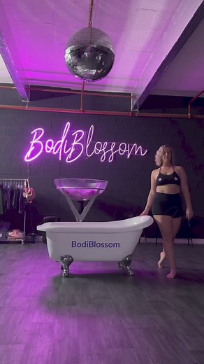 Check out our super sexy bath tub workshop routine! These ladies were absolutely amazing tonight! It was so much fun doing something a bit different, we love thinking outside the box and coming up with exciting new workshops for you all. | BodiBlossom