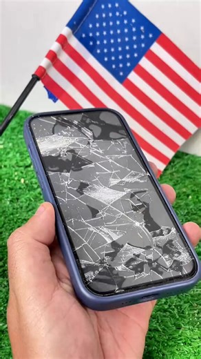 He puts toothpaste on a cracked phone screen and shocked everyone