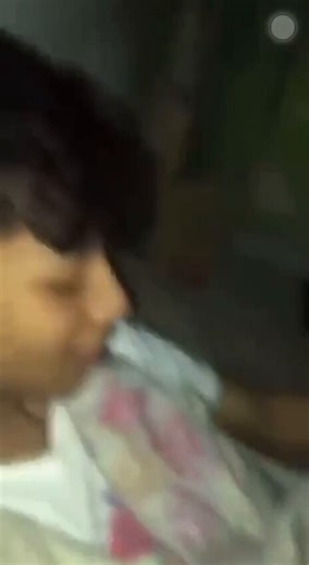 O puto descendo a vara na novinha e o amigo filmando