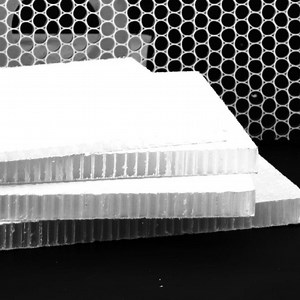 [Hot Item] PP PC Honeycomb Core Board Plastic Wind Tunnel for Facilities or Room