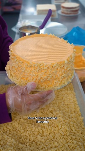 11K views · 98 reactions | This one goes out to all our fruit cake lovers 省 #MangoCake | Cake Box | Facebook