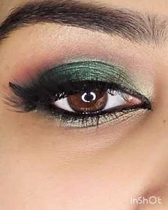 No-Fail Christmas Emerald Glam 💚 Easy Eyeshadow Tutorial#trending#viral#ytshorts#ytshortsvideo#love