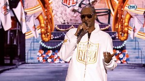 Snoop Dogg Takes a Shot at Legendary Coach Bill Belichick and His Significantly Younger Girlfriend During ...