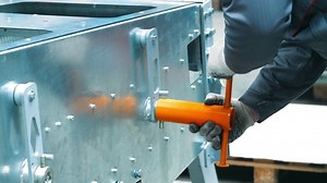 Worker Securing Bolts Wrench T-handle Using 库存影片视频（100% 免版税）1032871292 | Shutterstock