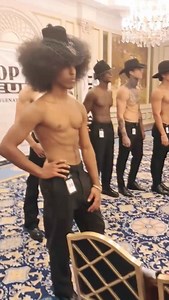 CHRISTMAS X TOP MODEL EUROPE = ELVIS 🧑‍🎄💝🎩 | Top Model Europe