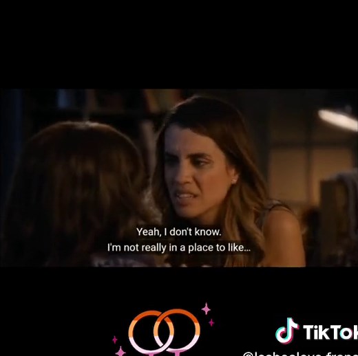 Dead to Me Bisou de Judy et Michelle. Dead to me, Lesbian kiss of Judy and Michelle - Aimer c'est regarder ensemble vers la même direction. #lesbienne #lesbian #lesbiansoftiktok #lesbiancouple #lesbienne🏳️‍🌈 #lesbiennecouple🌈👭 #femmes #couple #couplegoals #couples #love #amour #lgbt #women #citation