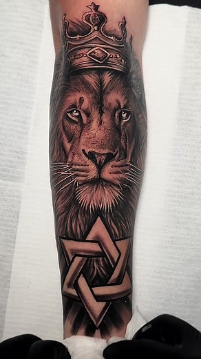 Lion King Tattoo: 5hrs of Majestic Ink | Tattoo Design Inspiration